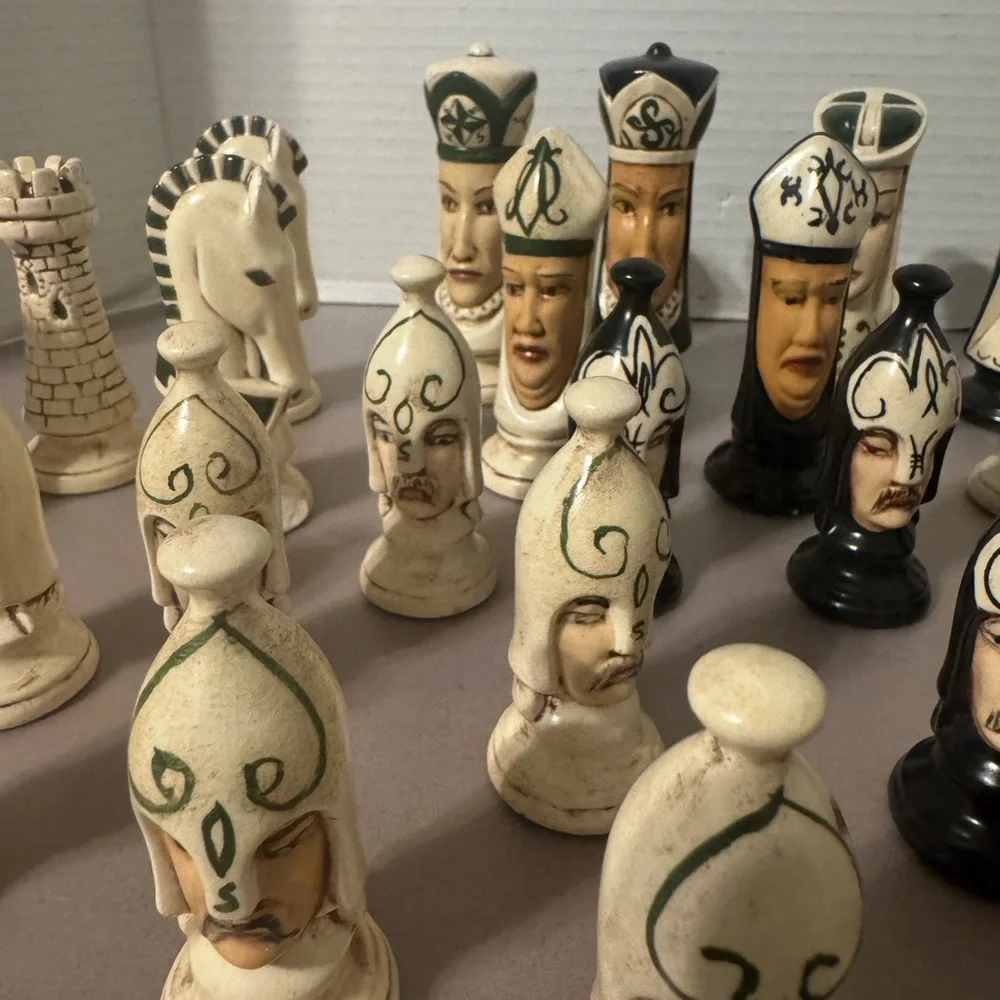 Vintage Ceramic Duncan Mold Hand-painted Chess Set - Picture 5 of 11